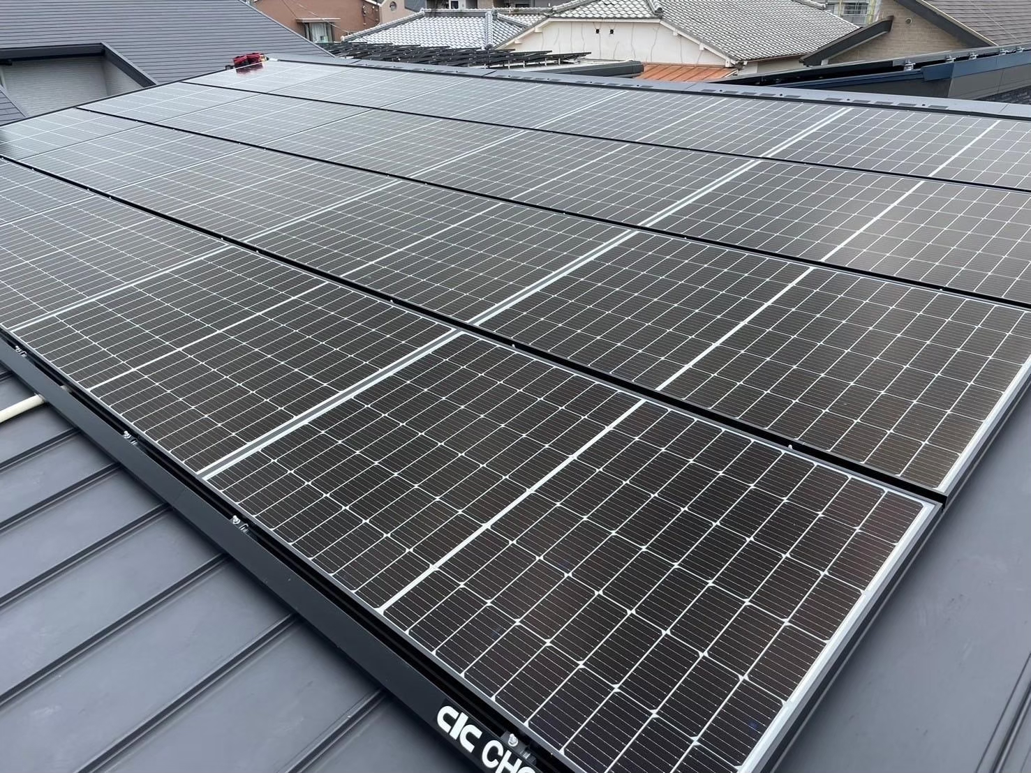 堺市 太陽光＆蓄電池 施工事例】長州産業製システムを縦ハゼ式